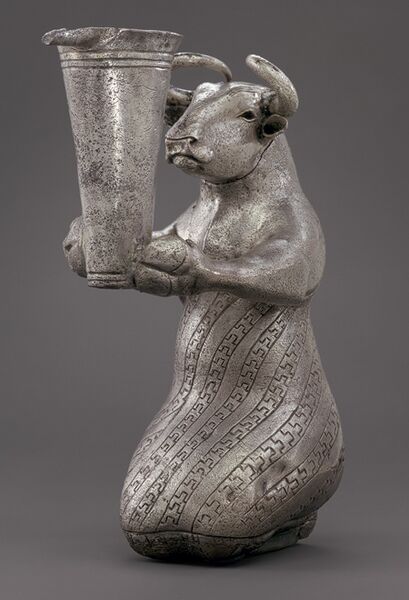 File:Kneeling bull with vessel.jpg